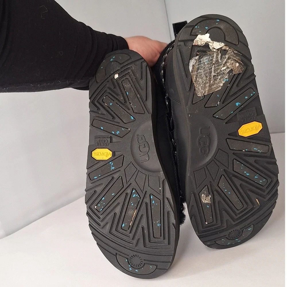 UGG Palomar Sneaker Boots Black Patent‎ Waterproof Faux Fur Vibram  womens 8.5